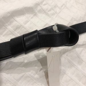 Knotted leather belt